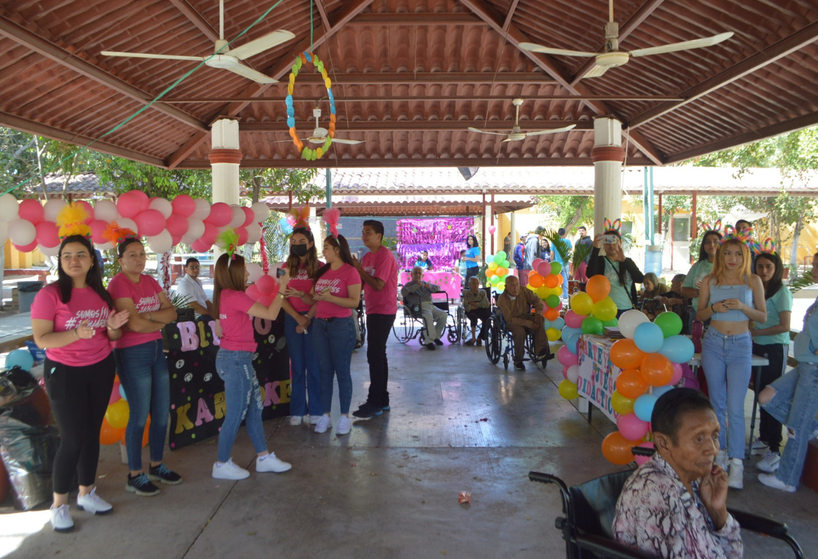 LA COMUNIDAD UNIVERSITARIA UPES EN APOYO AL ASILO SANTA ROSA 